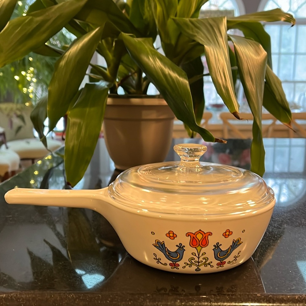 "Country Festival"  -  1 Pint Menuette Pan with Lid  (Corelle) by CORNING